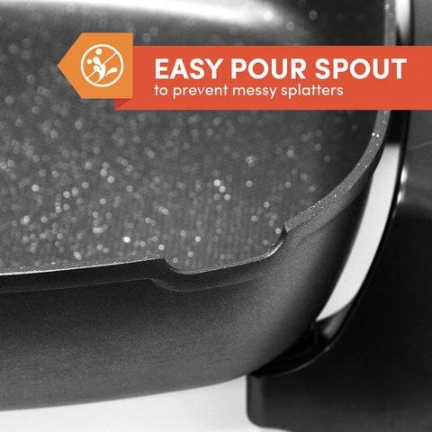 EASY POUR SPOUT to prevent messy splatters